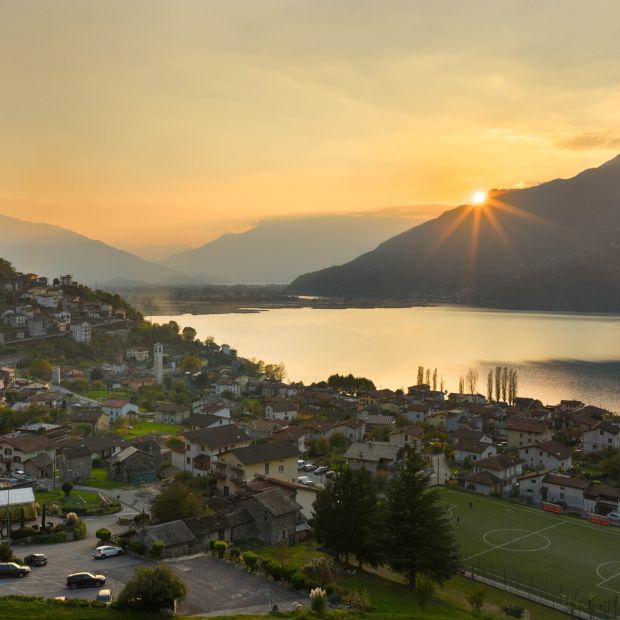 tramonto sul lago