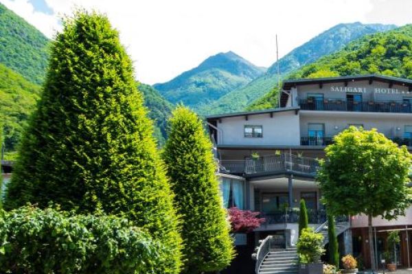 esterno hotel saligari immerso nel verde