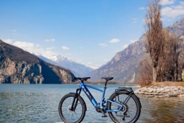 bicicletta vista lago